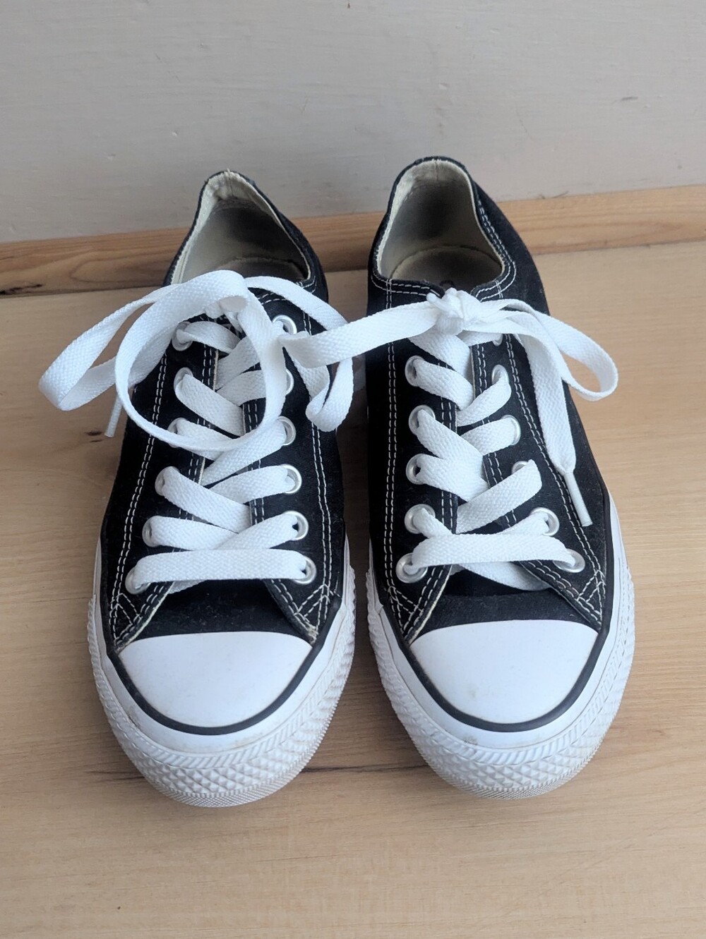 Converse Lowtop Black Sneakers Shoes Women Size 6.5